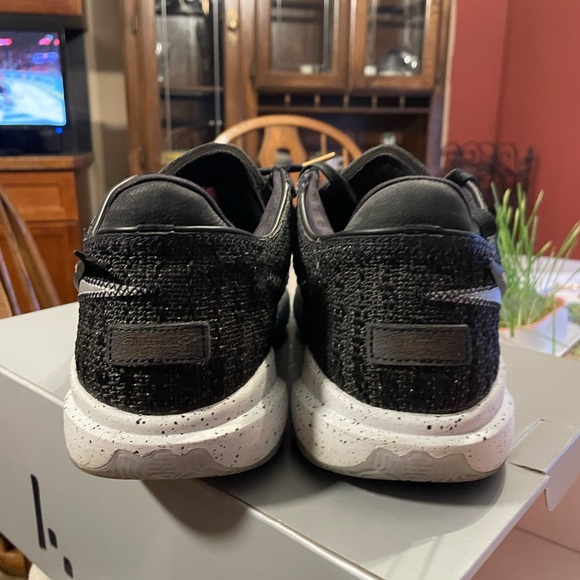 Lebron XX - Picture 3 of 9